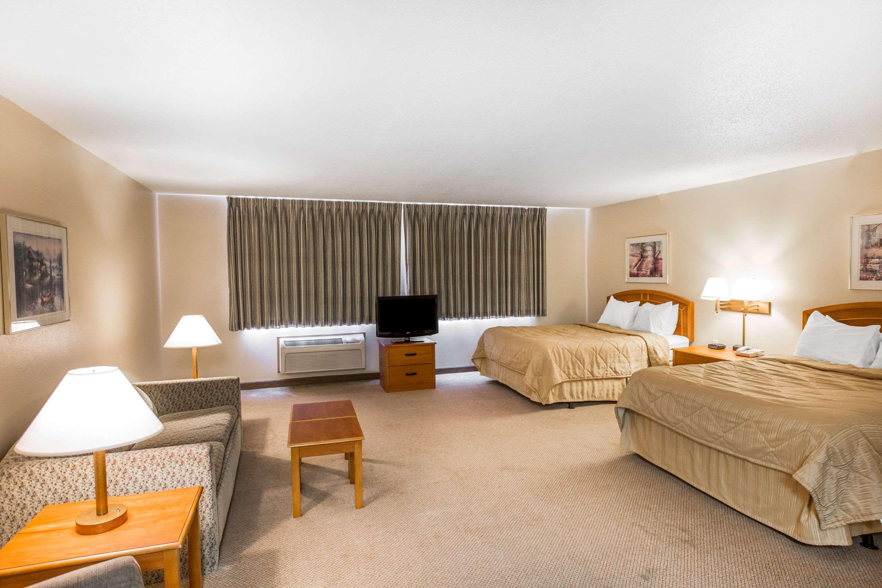 Mainstay Suites Dubuque At Hwy 20 Exterior photo