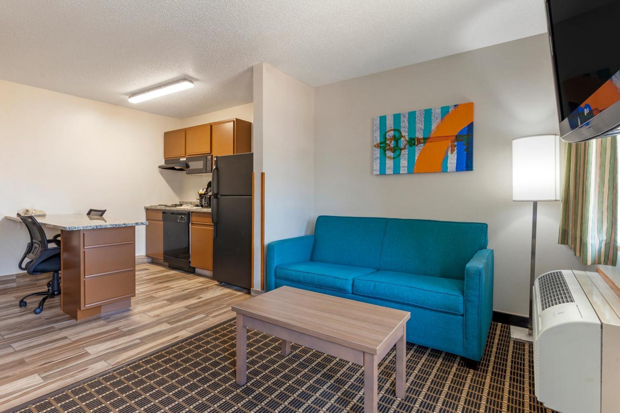 Mainstay Suites Dubuque At Hwy 20 Exterior photo