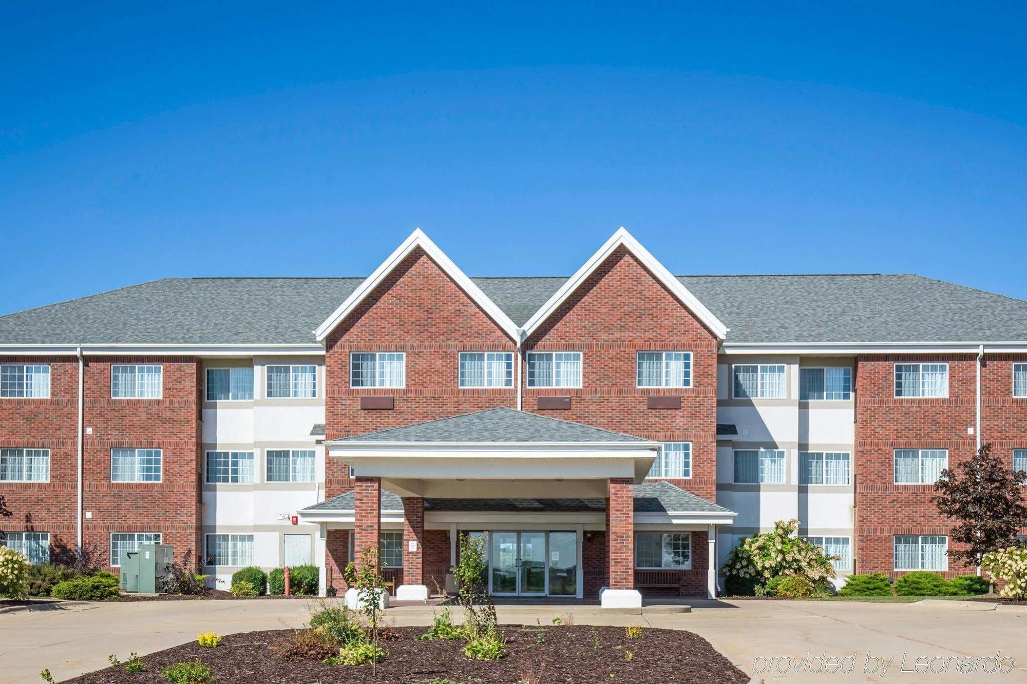 Mainstay Suites Dubuque At Hwy 20 Exterior photo
